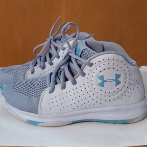Under Armour youth shoes sz 2.5 girl's
